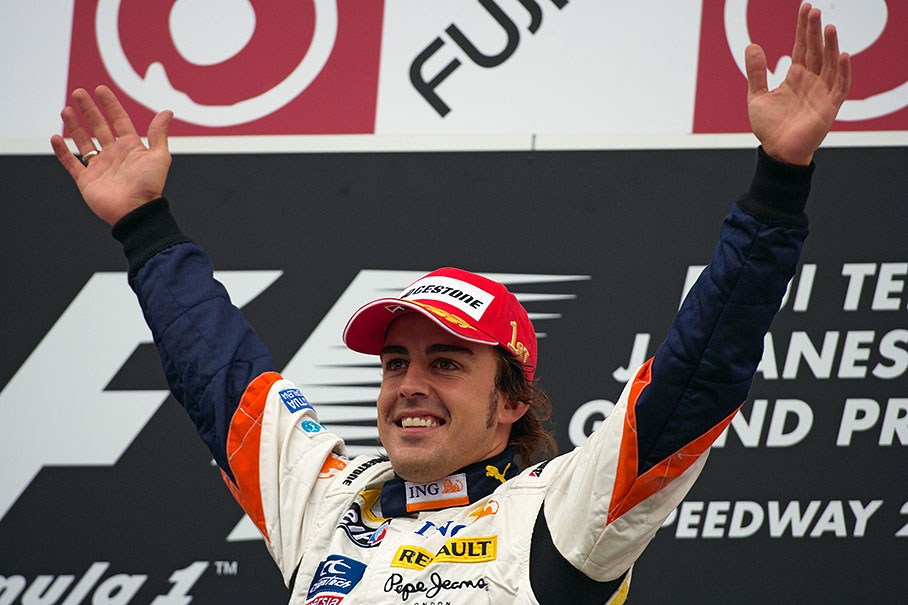 Fernando Alonso wins the Japanese Grand Prix 2008, his second victory in a row