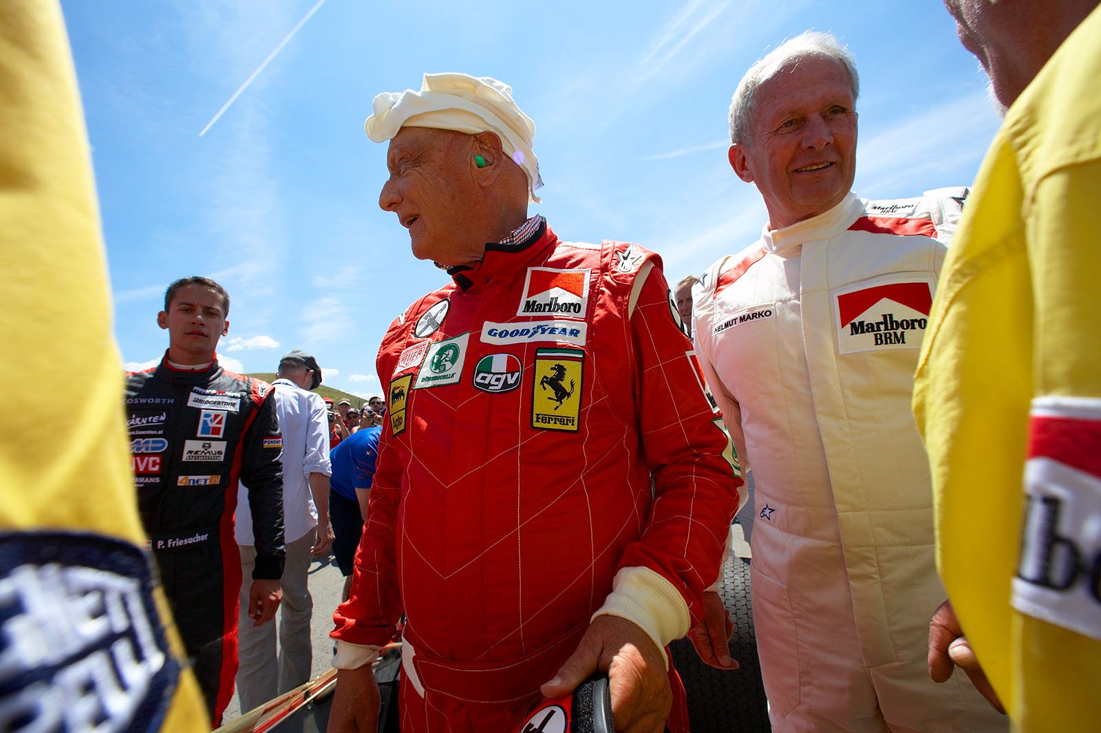 Next to Niki Lauda is Helmut Marko, todays Red Bull advisor, in the 70s a driver for the BRM F1 Team