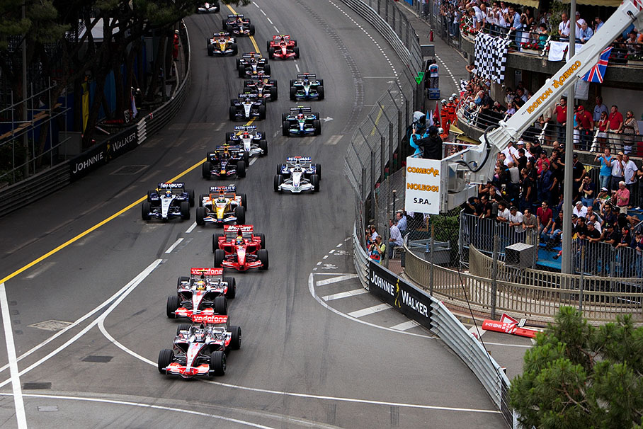 Start field from above at Ste. Devote, Alonso in the lead