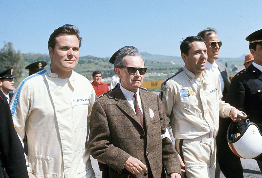 Dr. Ferry Porsche with his winning drivers Udo Schuetz (left) and Gerhard Mitter