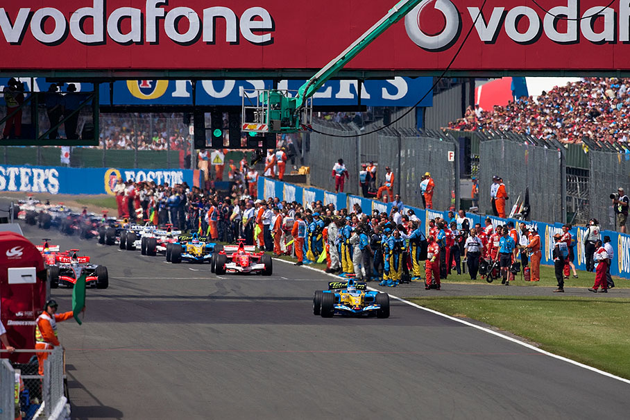 Alonso ejects to warm up lap