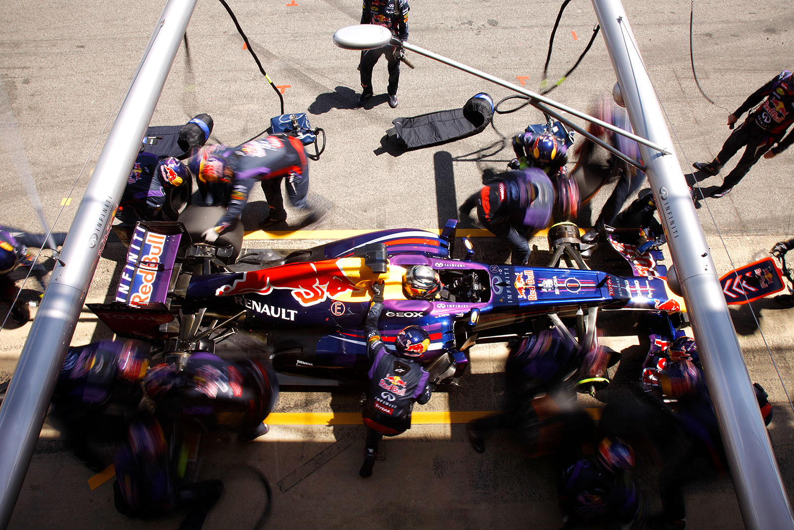 Pit stop for Sebastian Vettel, Red Bull-Renault, Spanish Grand Prix, Barcelona, 2013
