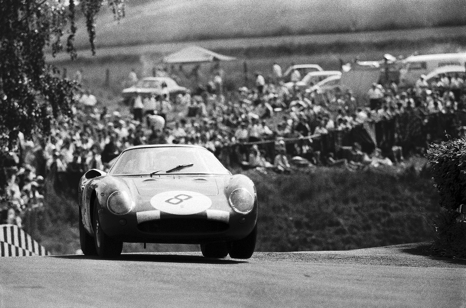 Willy Mairesse (B) and Herbert M¸ller (CH) in the Ferrari 250 LM #8165 entered by Scuderia Filipinetti