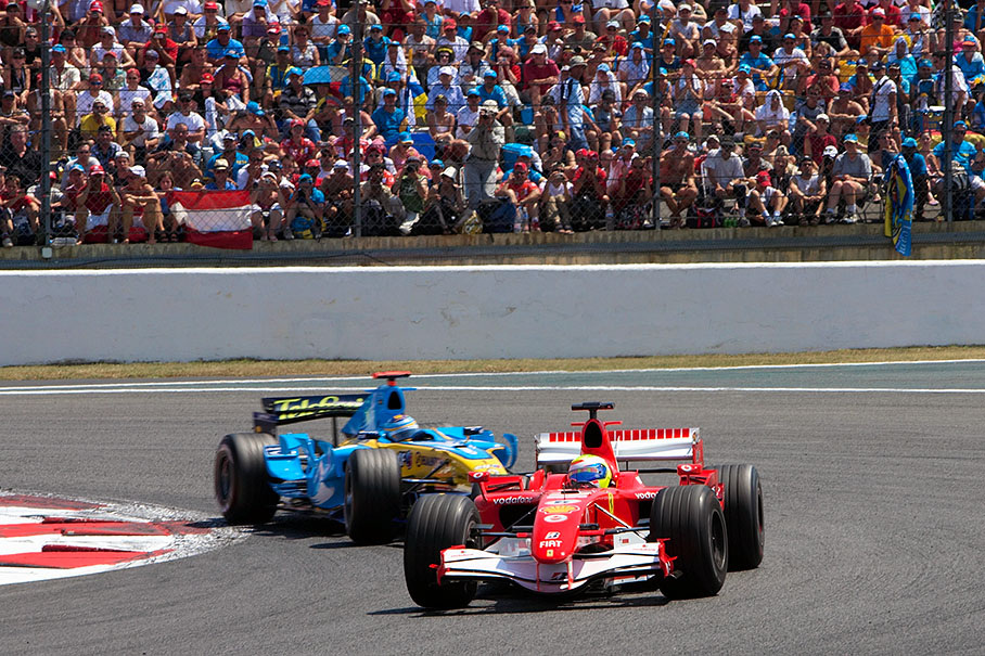 Felipe Massa still in front of Alonso