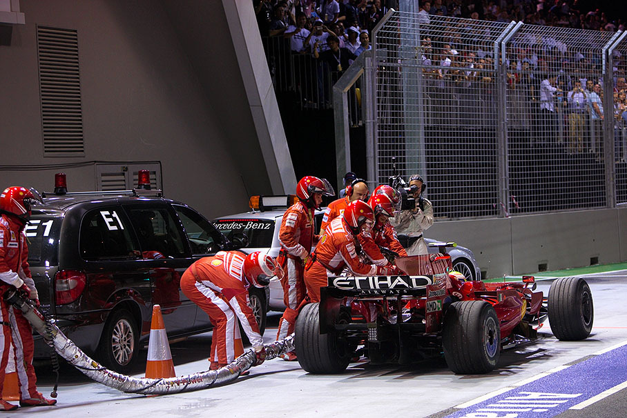 Felipe Massa (Ferrari) leaves the pits earlier than the refueling stops and carries the torn-away fuel rig down the pit lane.