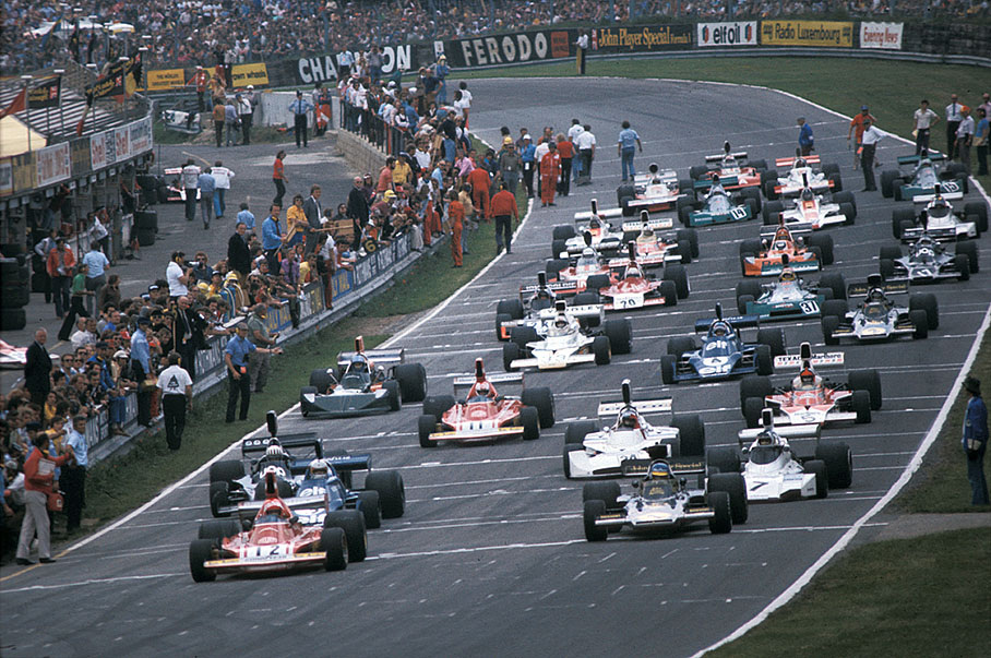 At the 1974 British GP start, Niki Lauda on Ferrari 312B3 starts from pole position besides Ronnie Peterson on Lotus-Cosworth 72E, but both cannot compete against Jody Scheckter 's strong Tyrrell-Cosworth 007 (on third grid place) who will win later