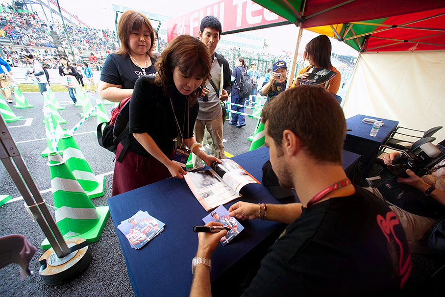 Autograph session with Tiago Monteiro