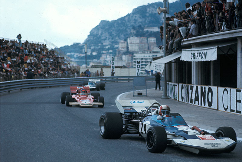 Later sixth placed Rolf Stommelen in the Surtees-Cosworth TS9 still in front of Fittipaldi's Lotus-Cosworth 72D, Monaco GP Monte Carlo 1971