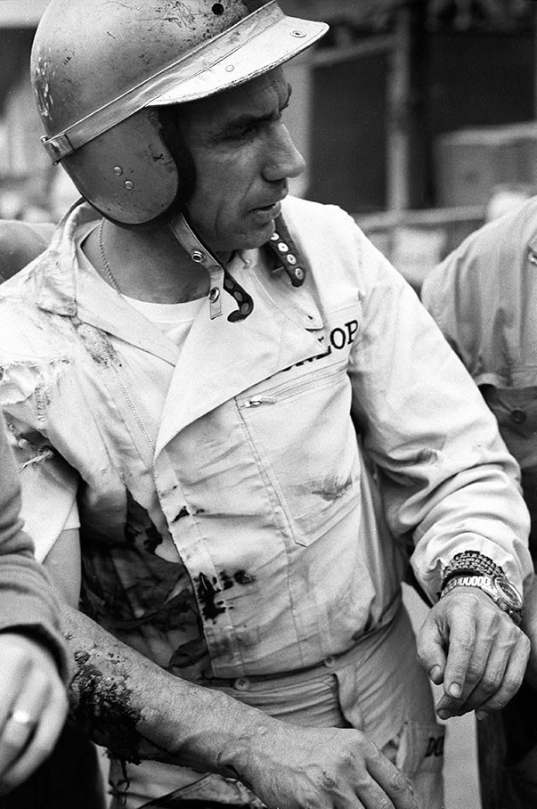Willy Mairesse (B) returns injured to pits after his accident in the Ferrari 250P #0812