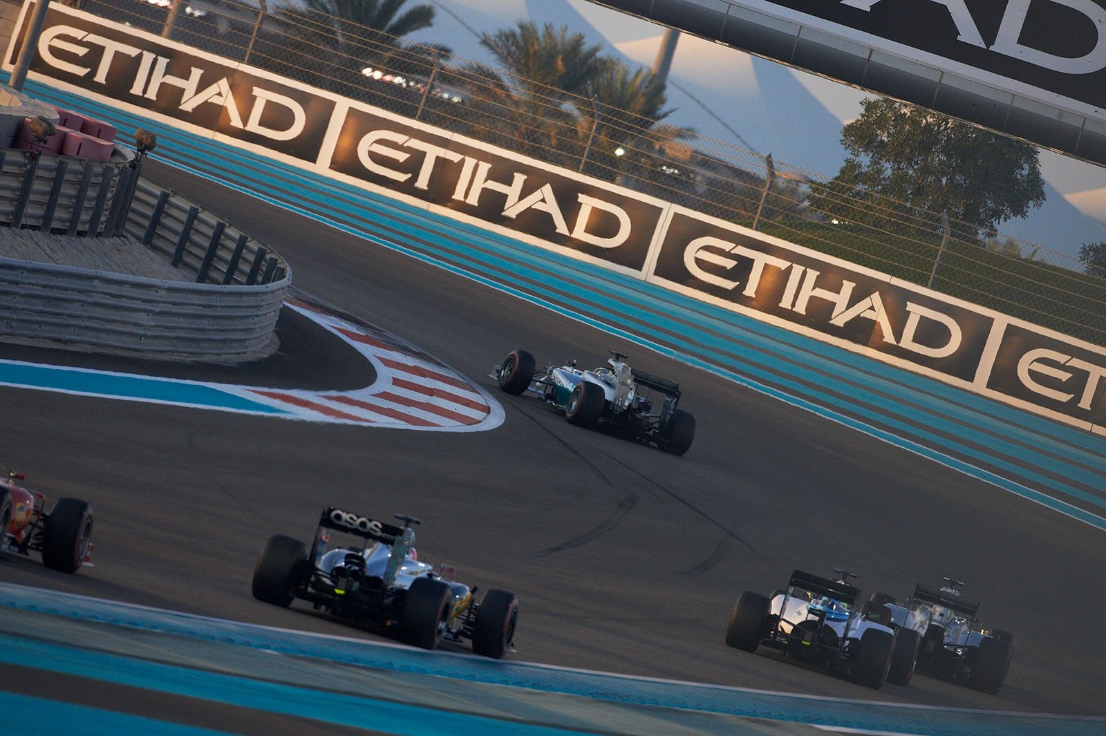 Lewis Hamilton, Mercedes, in the lead, Abu Dhabi Grand Prix, 2014