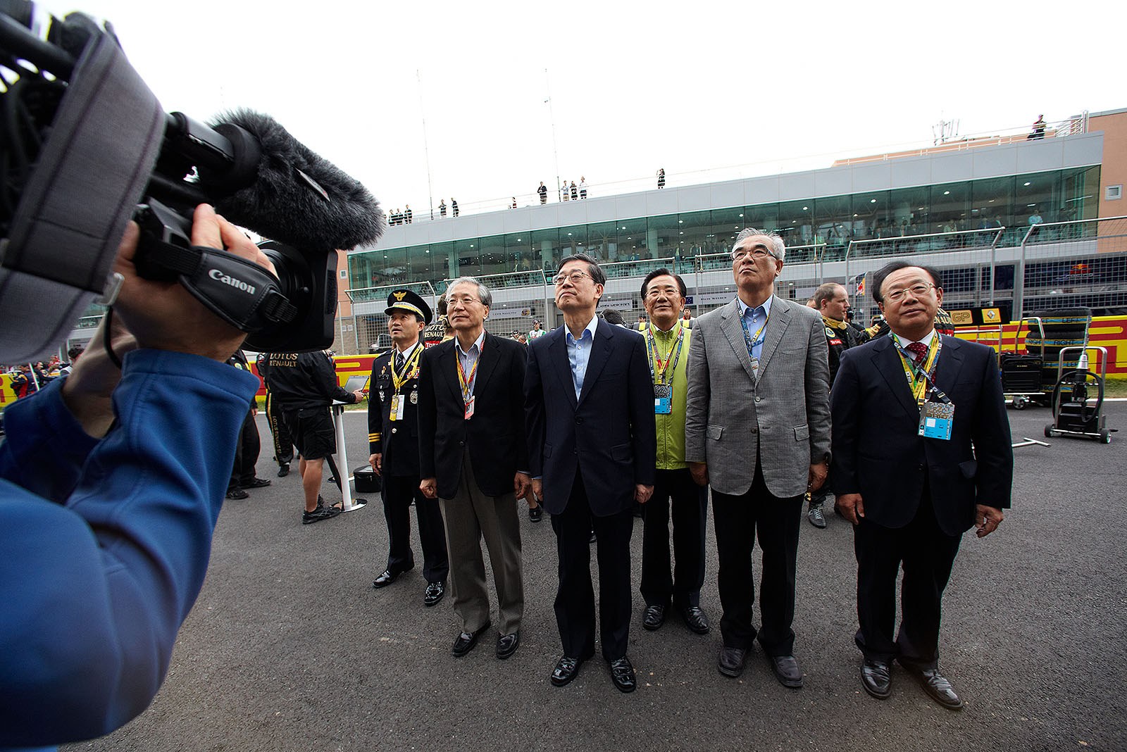A group photo with Korean VIPs on the grid