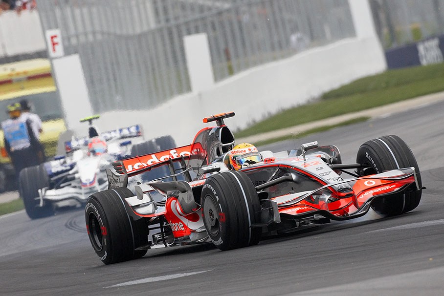 Lewis Hamilton brakes in front of Kubica