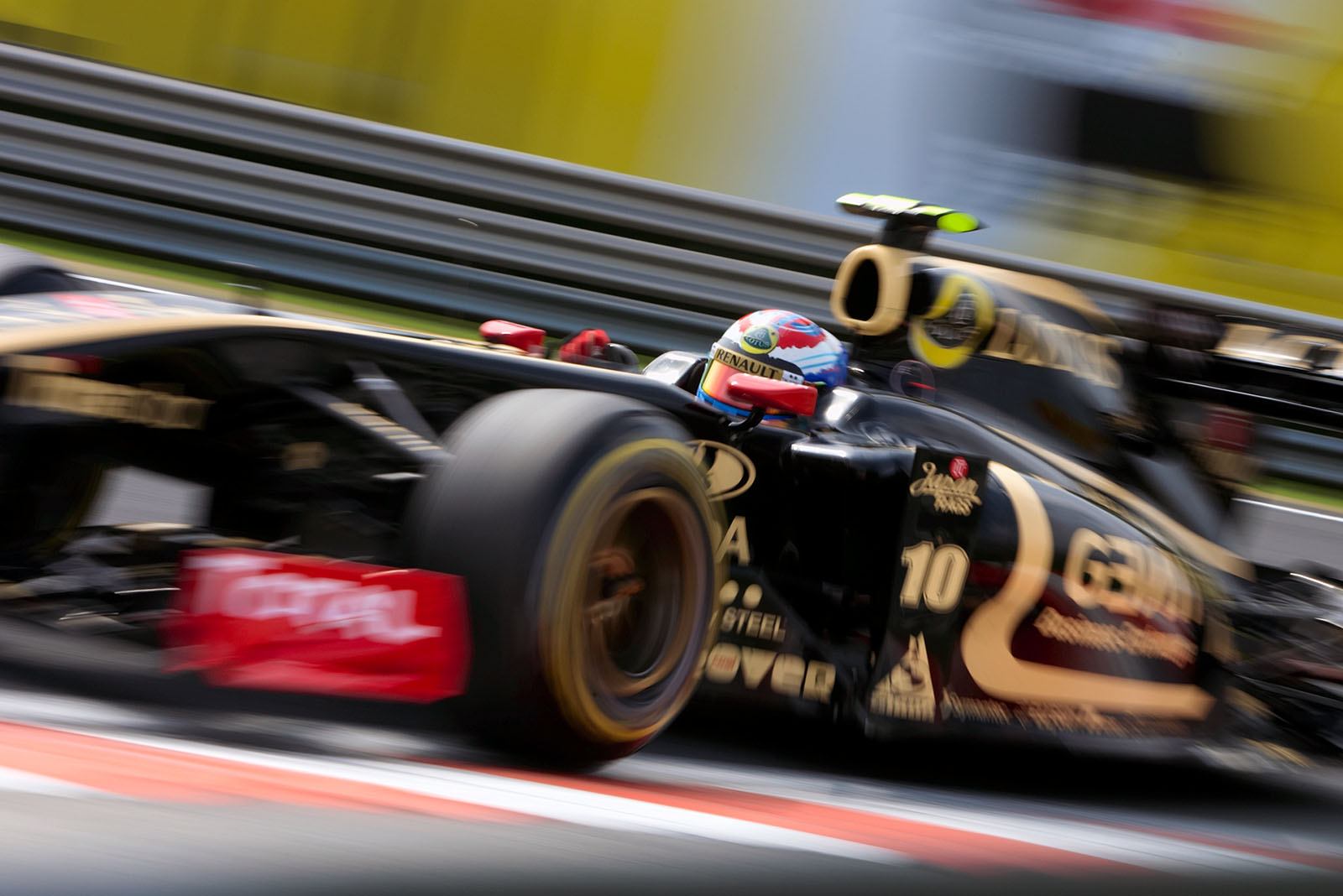 Vitaly Petrov, Lotus Renault GP