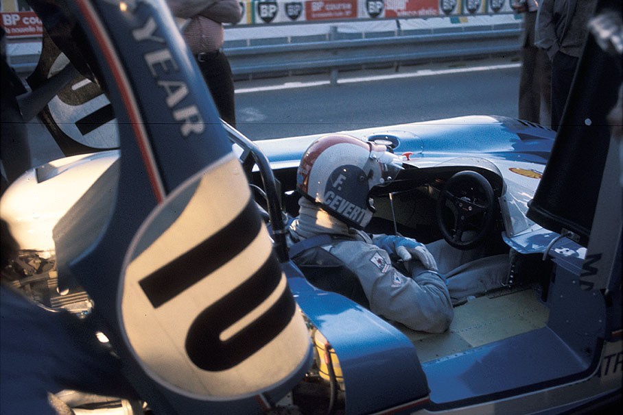 François Cevert (F) in pits with the Matra-Simca MS670B B-03