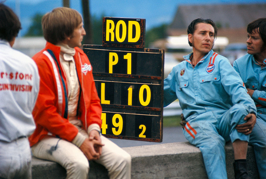 Porsche's pit crew showing Pedro Rodriguez (ROD) as the current leader.