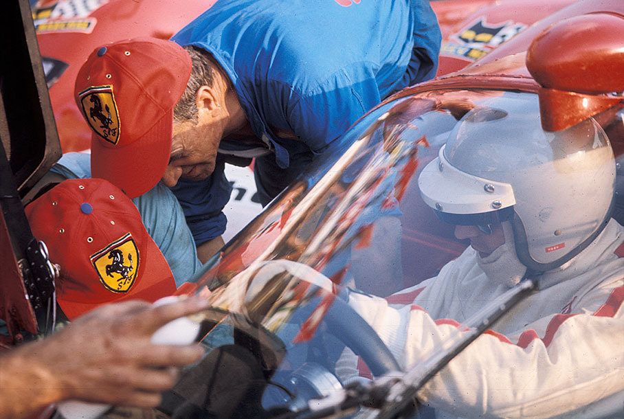 Peter Schetty's Ferrari 512 S experiences a problem
