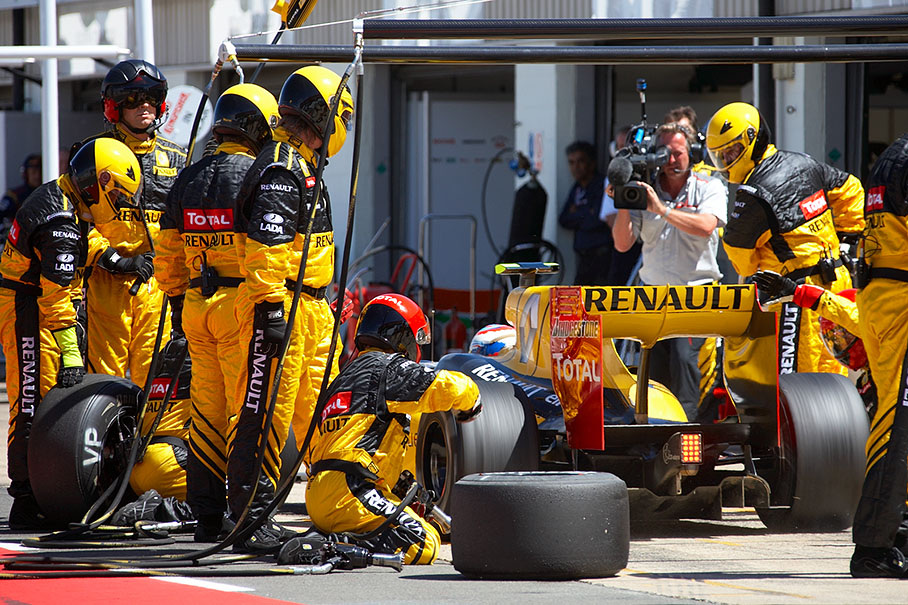 Vitaly Petrov stops at Renault pits