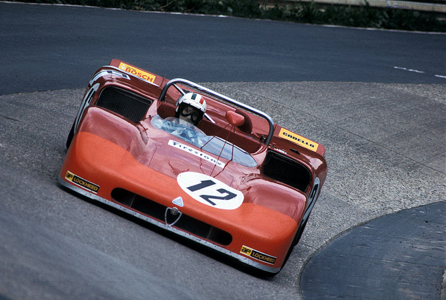 Toine Hezemans (NL) at the banking with the Alfa Romeo T33/3