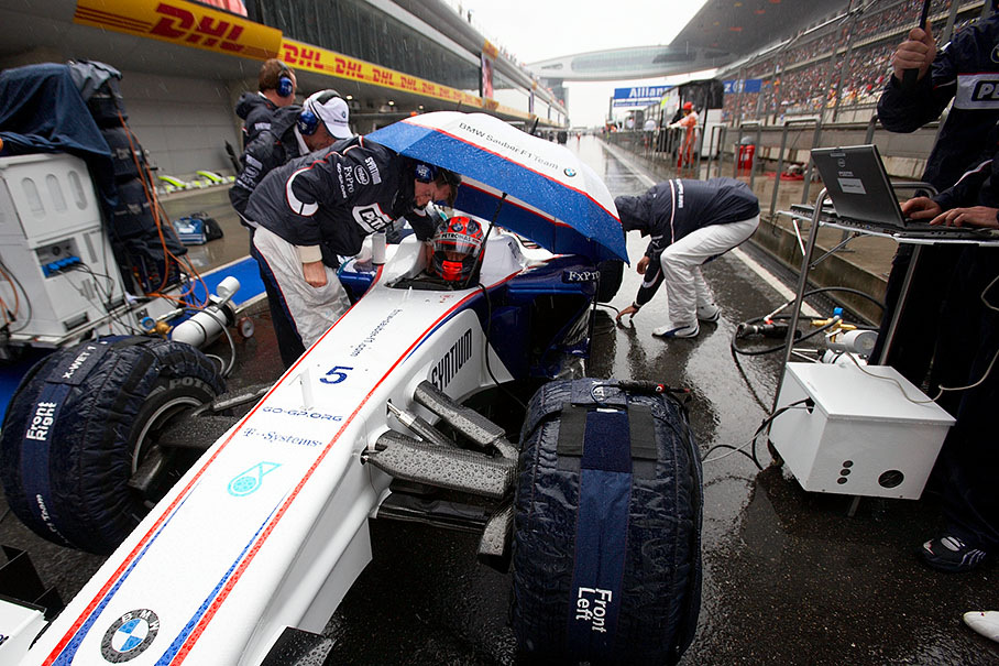 Kubica's BMW Sauber car starts from pitlane