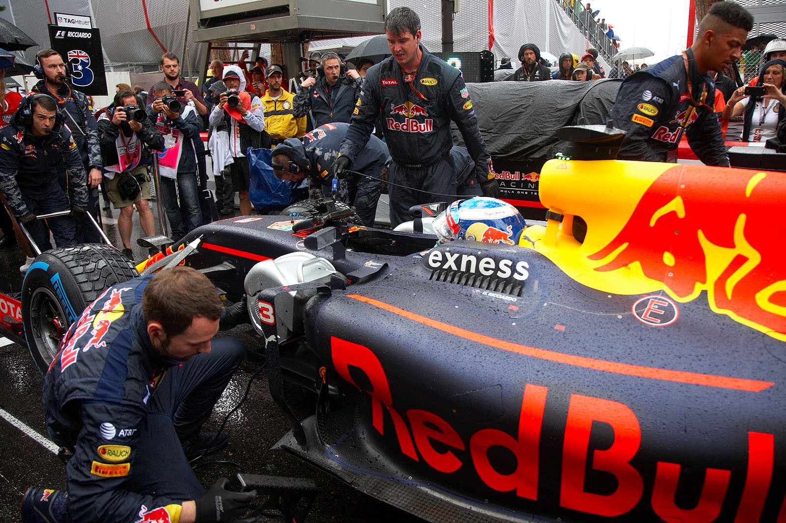 Polesetter Daniel Ricciardo arrives at his grid position in his Red Bull, Monte Carlo Grand Prix, 2016