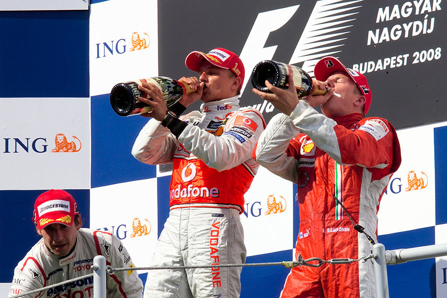 The two finns cannot raise their champagne bottles fast enough ;)