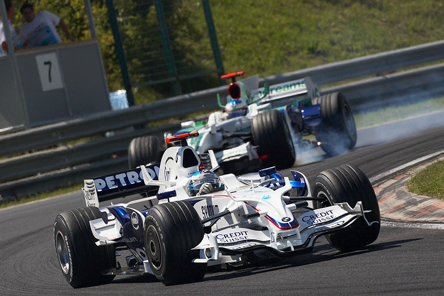 Nick Heidfeld escapes a hard braking Button