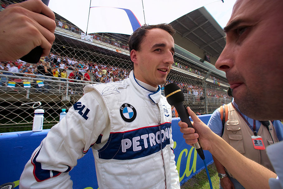 Robert Kubica gives an interview on the grid