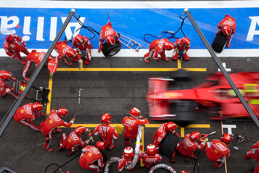 Massa's first pit stop in lap 23