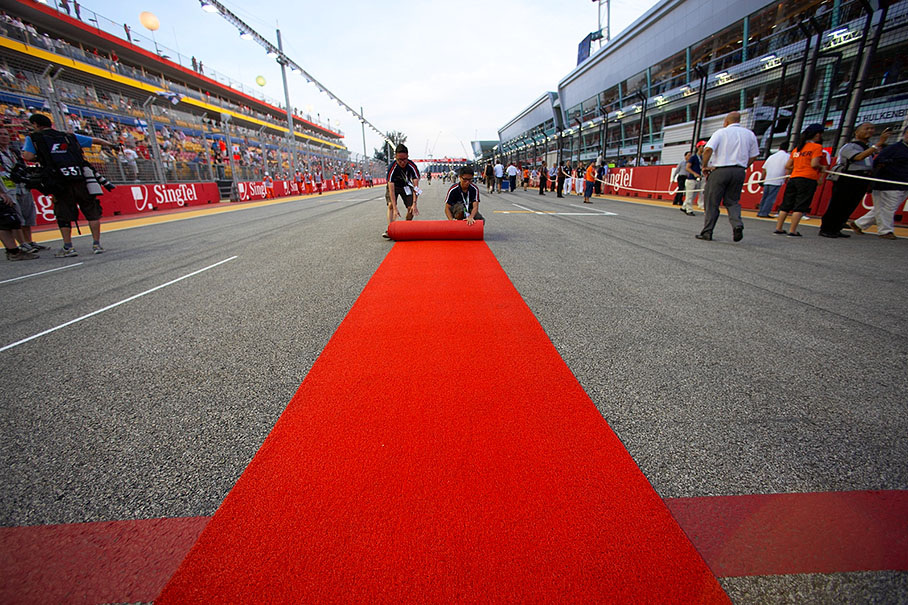 The red carpet is removed from the grid