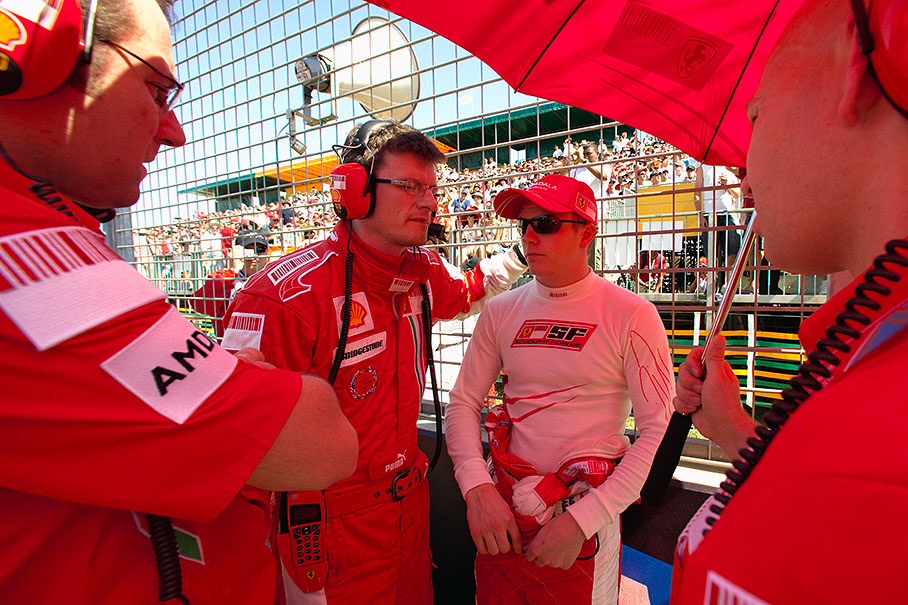 Technical discussion between Ferrari engineers and driver: Stefano Domenicali, Chris Dyer, Kimi Raikkonen and physio Mark Arnall