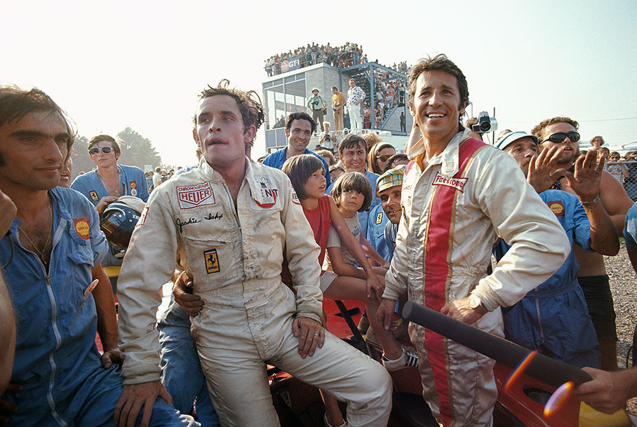Winners for Ferrari: Jacky Ickx and Mario Andretti (at the right). Between both drivers are Andretti's children.