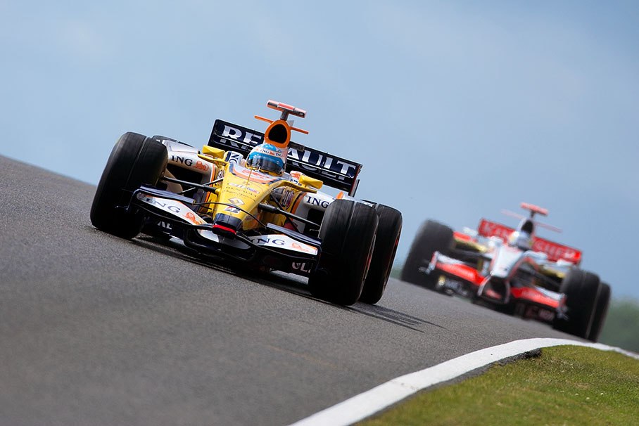 Renault's Fernando Alonso over a hill in front of Sutil