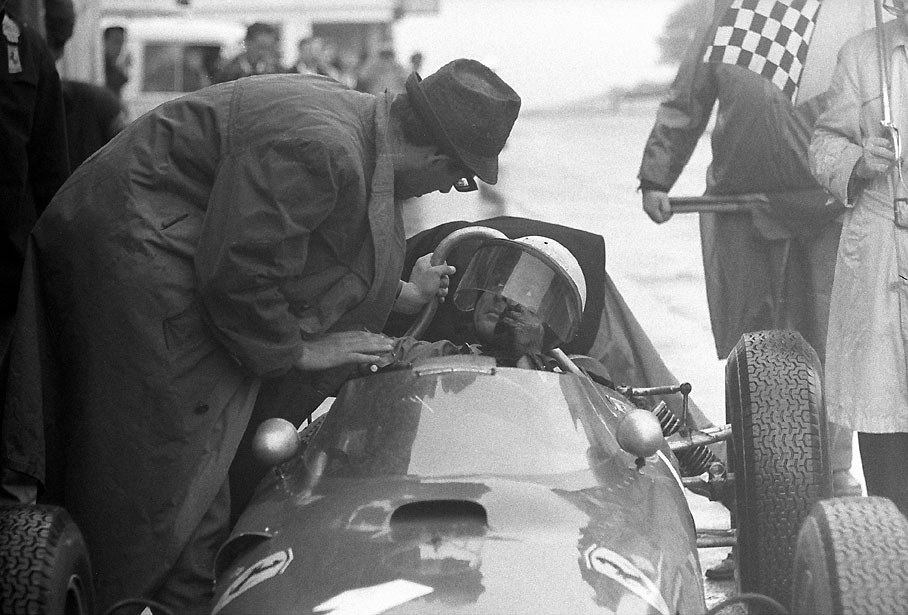 Ferrari's Forghieri talks to World Champion Phil Hill, German GP 1962
