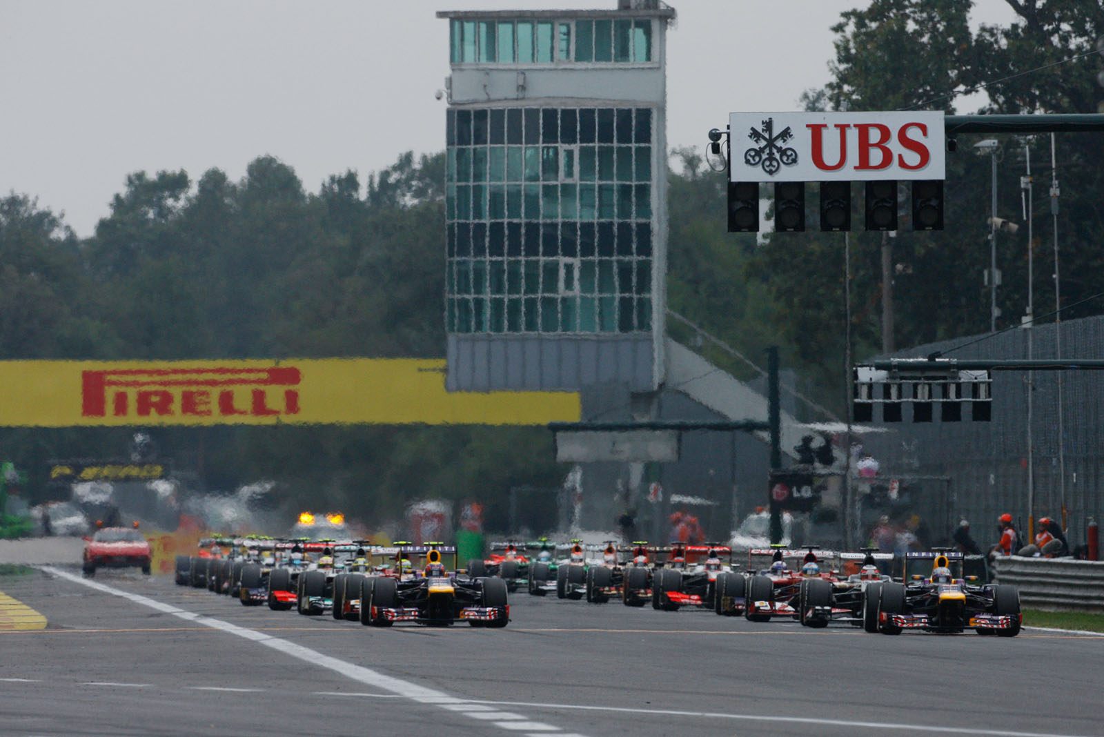 The start of the Italian Grand Prix, both Red Bull race cars in the front row