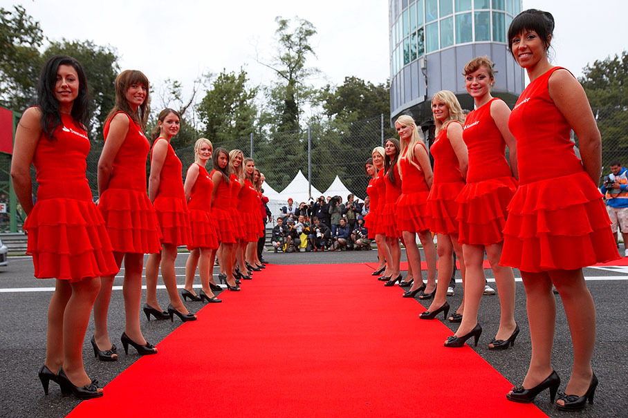 The italian grid girls form a guard of honour for the drivers