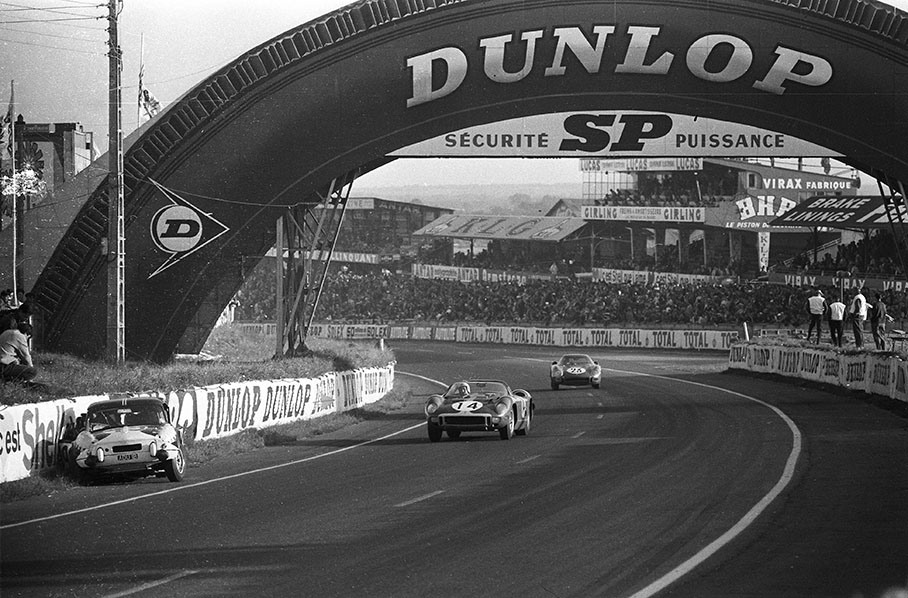 Second placed Ferrari 330P #0818 with Graham Hill (GB) and Jo Bonnier (S)