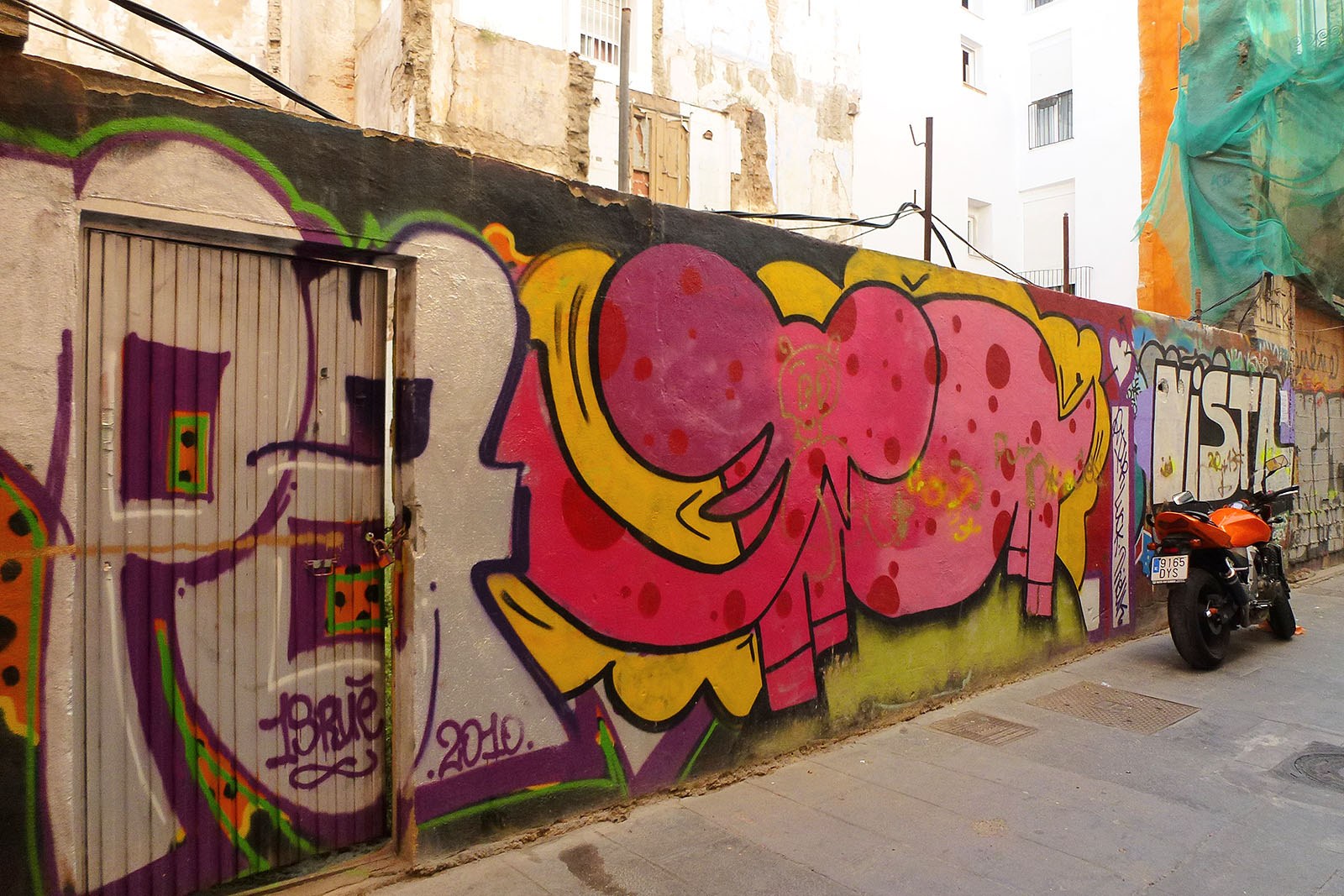 A grafitto on a contruction site wall in the historic city center