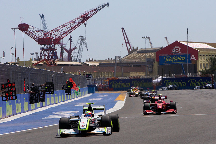 One lap after the start, Barrichello is still in thrid position