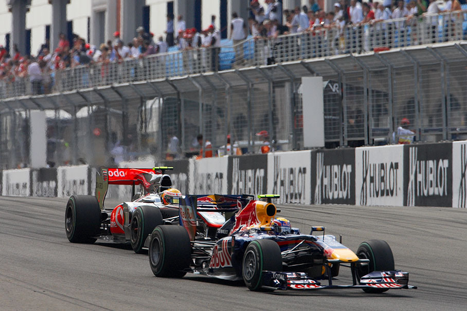 McLaren's Hamilton attacks the leading Mark Webber, Red Bull Racing, in approach of the first corner
