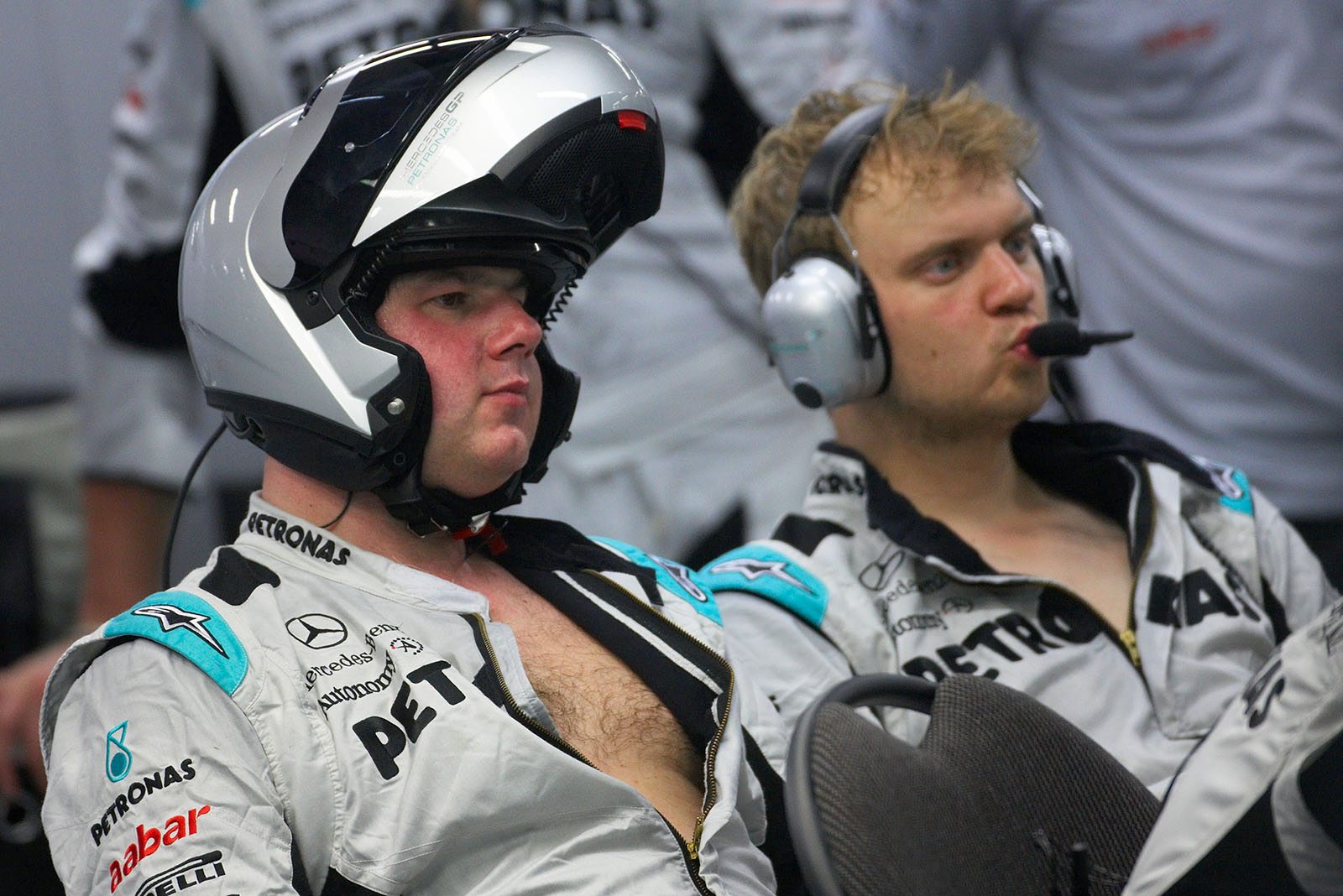 Mercedes GP mechanics in pits during the race