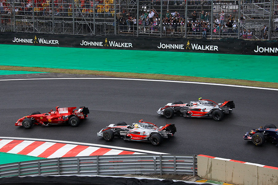 Right after the start Felipe Massa brakes into first corner, closely followed by the two McLaren followers