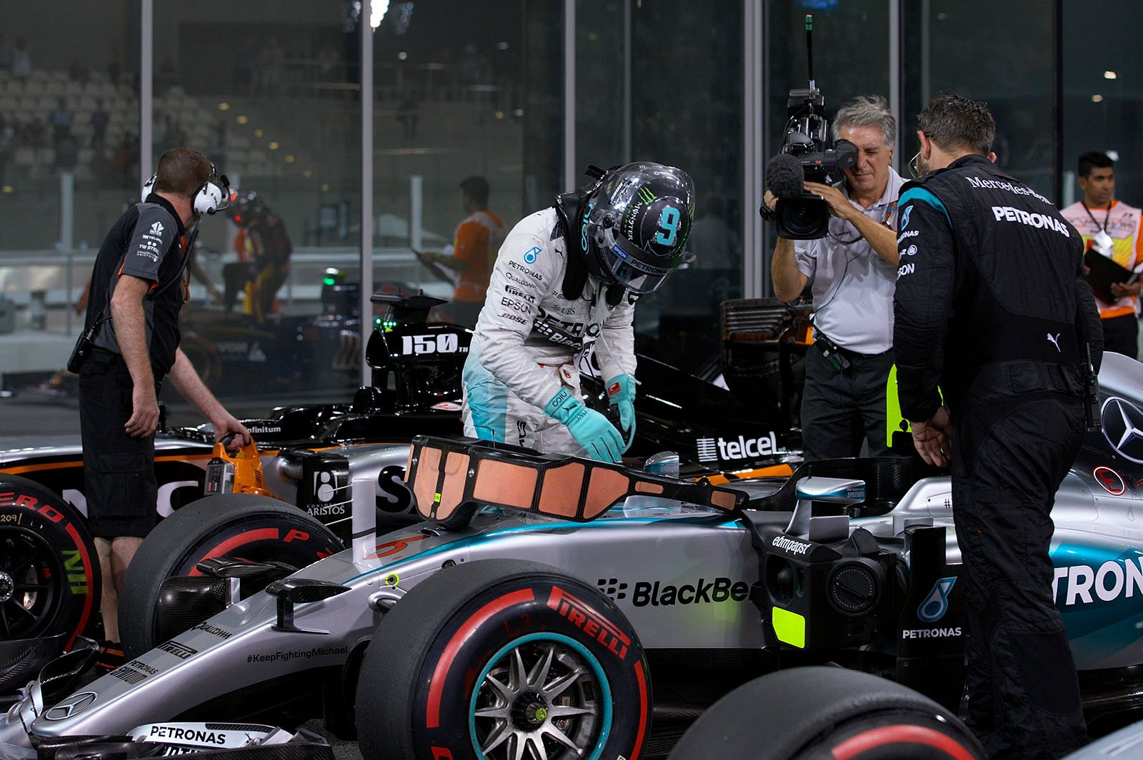 Nico Rosberg, Mercedes, after qualifying in parc ferme, Abu Dhabi Grand Prix, 2015