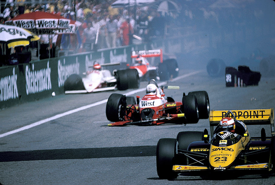 Violent incident at the start of the Austrian Grand Prix 1987, on the right Adrian Campos passes Danner's Zakspeed and some other damaged cars