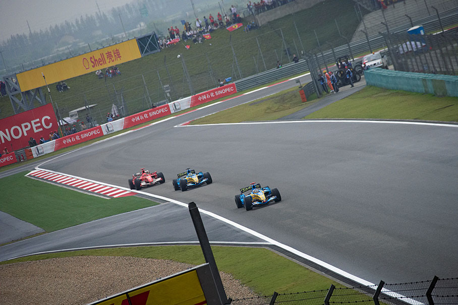 Alonso fights against graining front tyres and not enough grip, soon to be overtaken by faster Fisichella and Schumacher