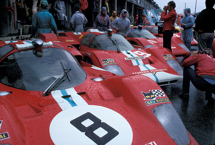 The Ferrari 512 S/M #1048 of Mike Parkes (GB) and Jo Bonnier (S) in pits (car no. 8), then Corrado Manfredini's (I) and Giancarlo Gagliardi's (I) Ferrari 512 M #1050/1032, then the Ferrari 512 M #1008 of Gianpiero Moretti (I) and Teodoro Zeccoli (I) (car no. 11)