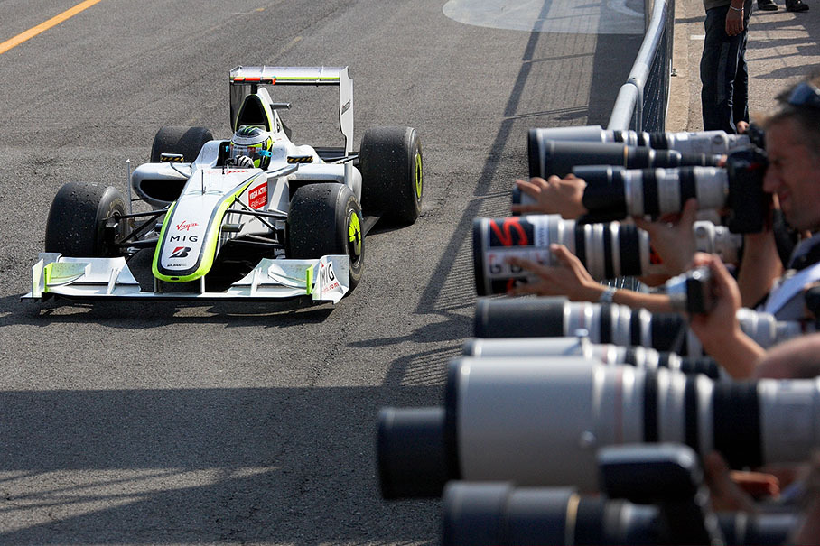 Second placed Jenson Button passes the snappers