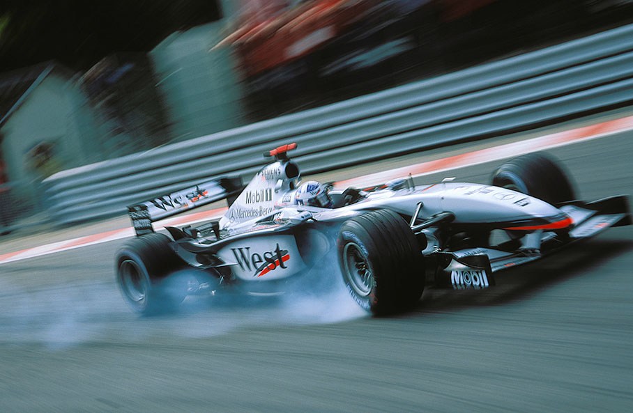 David Coulthard breaking loking up a wheel