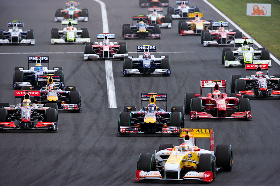 The start field enters turn one with Alonso in the lead, Vettel loses to Hamilton's advantage