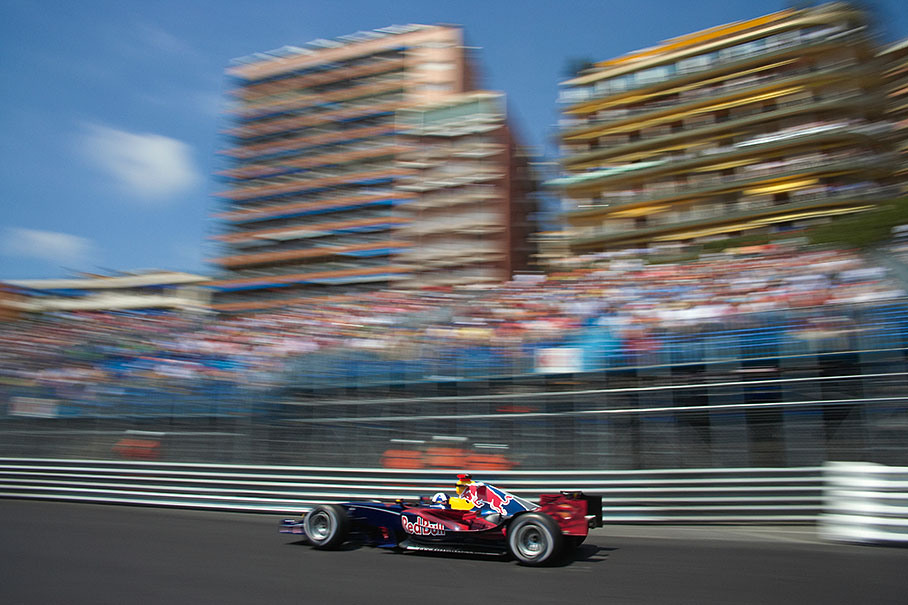 David Coulthard between Tabac and Piscine