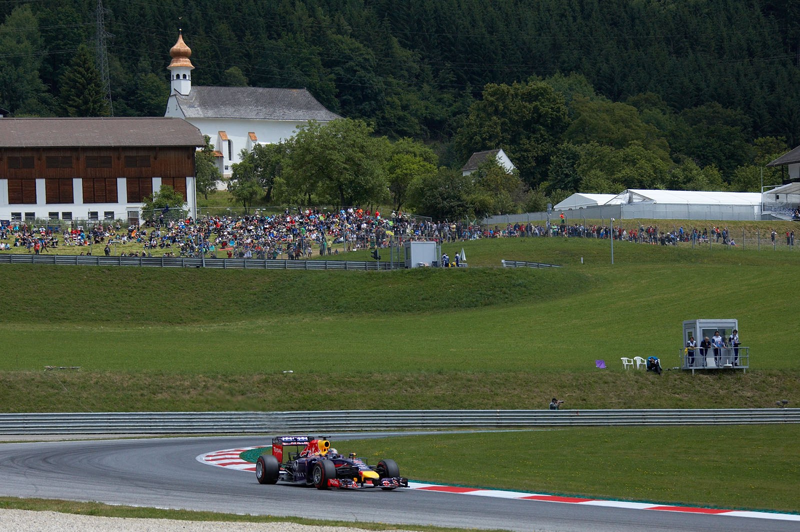 Sebastian Vettel, Red Bull-Renault, at turn 5